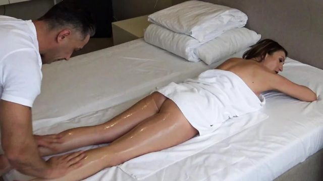 Mugur Porn – Mature Milf Julia North Gets Massage Until Anal With Mugur, Julia North | Mugur Porn January 28, 2023